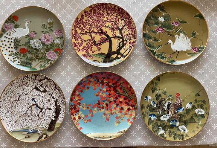 Twaalf Japanse porseleinen sierborden, 1979, Antiek en Kunst, Antiek | Porselein, Ophalen