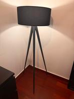 Stylish black tripod floor lamp, Maison & Meubles, Lampes | Lampadaires, Enlèvement, Comme neuf