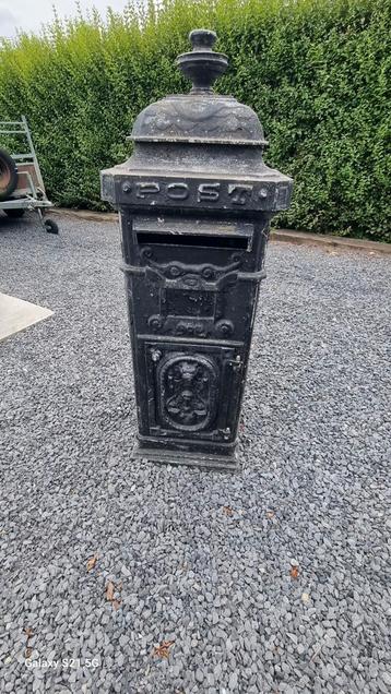Oude brievenbus in aluminium  50 jaar oud  beschikbaar voor biedingen