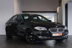 BMW SERIE 5 520 520dA Navi Airco CruiseC ZetelV AutoH Garant, Auto's, BMW, Automaat, Zwart, Bedrijf, Te koop