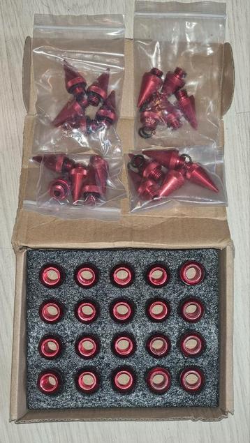 Boulon Spike rouge beschikbaar voor biedingen