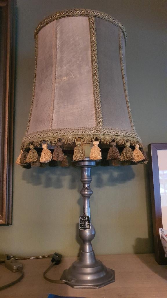 Twee klassieke tafellampen in kunsttin met zijden kappen, Huis en Inrichting, Lampen | Tafellampen, Gebruikt, Ophalen