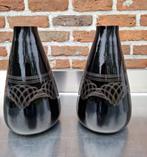 2 zwarte glazen vazen, Antiek en Kunst, Ophalen