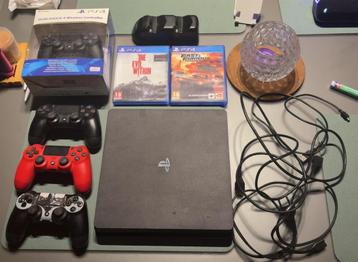Playstation 4 1tb + 4 controllers + oplaadstation + 2 games beschikbaar voor biedingen