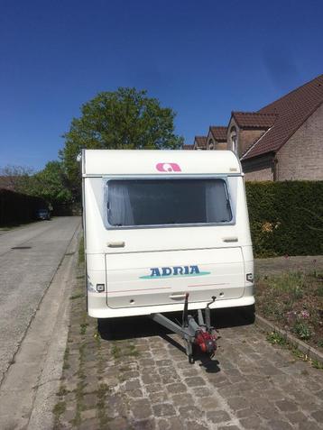 Te koop caravan Adria, Caravans en Kamperen, Caravans, Standaardzit, Dwarsbed, 750 - 1000 kg, Particulier