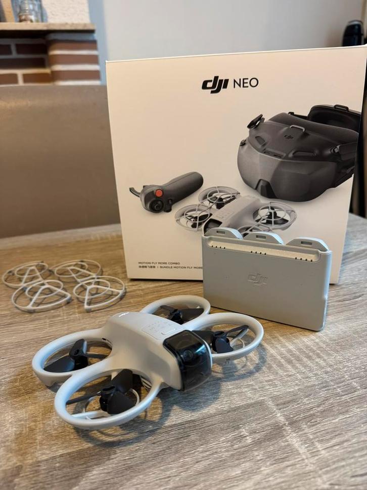 DJI NEO Combo - Zo goed als nieuw + 1 jaar garantie, Audio, Tv en Foto, Drones, Zo goed als nieuw, Drone met camera, Ophalen