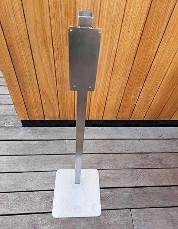 Desinfectiezuil beschikbaar voor biedingen