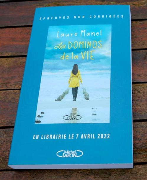 Livre neuf : "Les dominos de la vie" - Laure Manel, Boeken, Romans, Nieuw, Ophalen of Verzenden