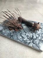 Bizar curiosa kunstwerk symboliek ? in metaal, Ophalen