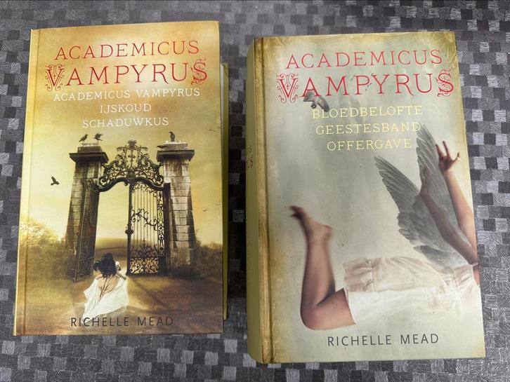 Richelle Mead - Academicus Vampyrus, Boeken, Kinderboeken | Jeugd | 13 jaar en ouder, Nieuw, Ophalen of Verzenden