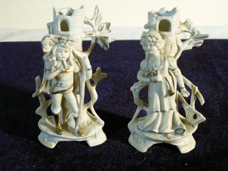 Twee antieke biscuitbeeldjes als solifleur, Verzamelen, Beelden en Beeldjes, Zo goed als nieuw, Mens, Ophalen of Verzenden