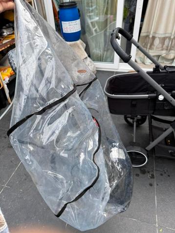 Kinderwagen met twee kinderen, beschikbaar voor biedingen