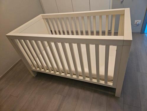 Quax quarre bed met lade 70x140 cm + commode + 2 matrassen, Kinderen en Baby's, Kinderkamer | Complete kinderkamers, Zo goed als nieuw