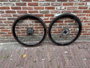 Carbon wielset icon beschikbaar voor biedingen
