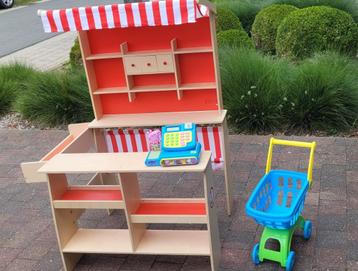 Houten speelwinkel + winkelkar en kassa beschikbaar voor biedingen