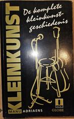 De komplete kleinkunstgeschiedenis., Boeken, Muziek, Adriaens Manu, Ophalen of Verzenden, Zo goed als nieuw, Genre of Stijl