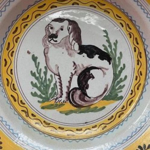 Assiette faïence Vieux Bruxelles - dessin chien (collectionn, Antiquités & Art, Antiquités | Céramique & Poterie, Enlèvement