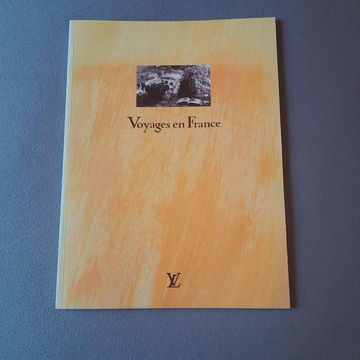 LOUIS VUITTON - 2 PRACHTBOEKEN - NIEUW., Boeken, Mode, Nieuw, Couturiers, Ophalen