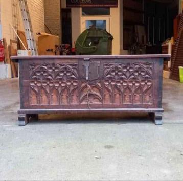 Neogotische kist antiek vintage XVIII massief eikenhout  beschikbaar voor biedingen