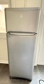indesit frigo met vriezer, Elektronische apparatuur, Koelkasten en IJskasten, Ophalen, Zo goed als nieuw