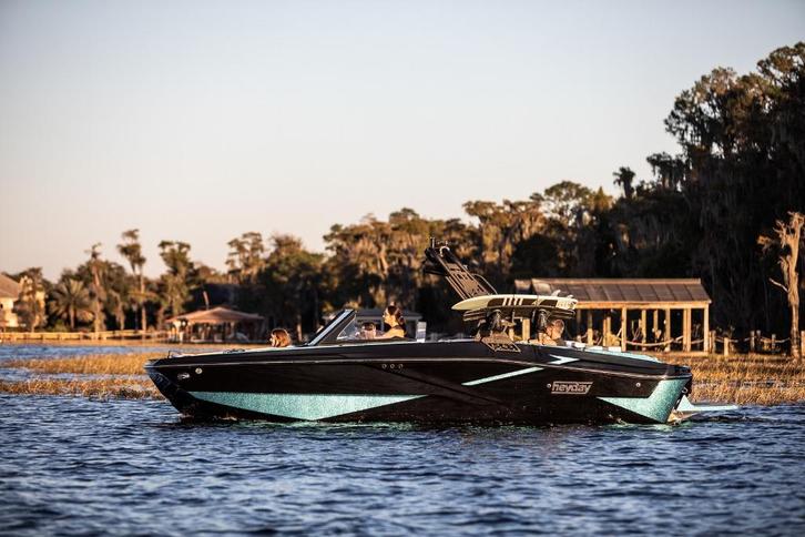 Heyday H22 - nieuw, Watersport en Boten, Speedboten, Nieuw, 6 meter of meer, Benzine, 200 pk of meer, Polyester, Binnenboordmotor