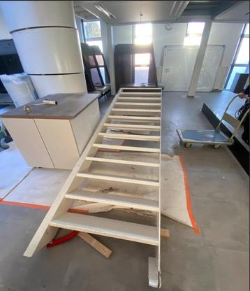 Stairs beschikbaar voor biedingen