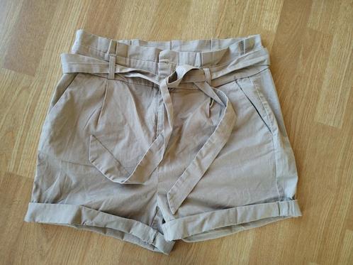 nieuw shortje van vero moda short, Kleding | Dames, Broeken en Pantalons, Nieuw, Maat 38/40 (M), Beige, Kort, Ophalen of Verzenden