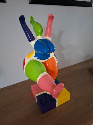 beeld dame beschikbaar voor biedingen