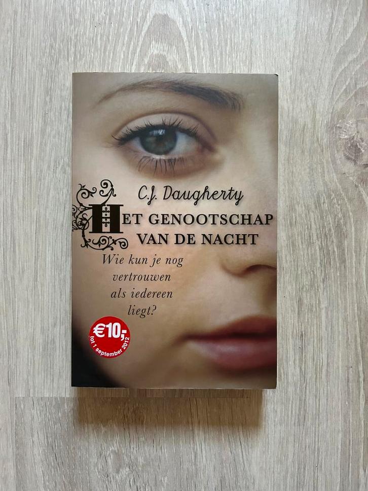 Christi Daugherty - Het genootschap van de nacht, Boeken, Kinderboeken | Jeugd | 13 jaar en ouder, Zo goed als nieuw, Ophalen