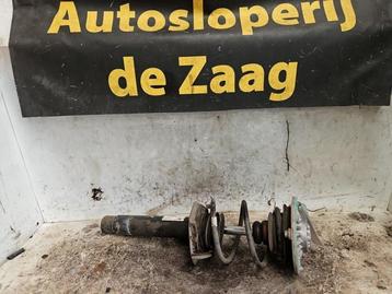 Schokdemperpoot links-voor van een BMW 1-Serie beschikbaar voor biedingen