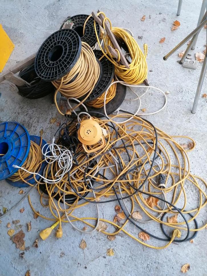 Allerlei kabels, Doe-het-zelf en Bouw, Elektriciteit en Kabels, Ophalen