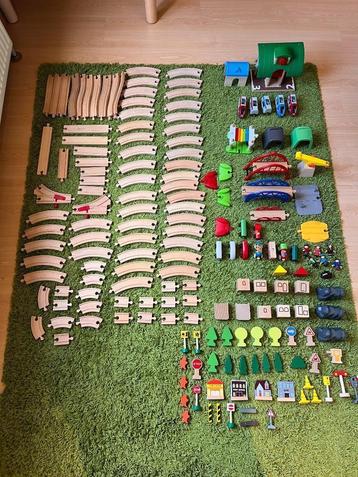 Houten speelgoedtrein groot pakket beschikbaar voor biedingen