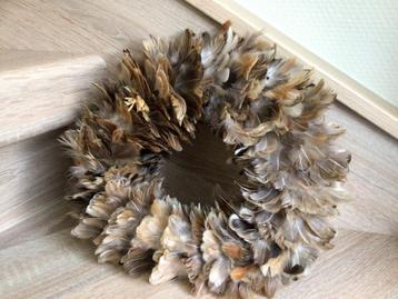 Verenkrans met echte veren beschikbaar voor biedingen