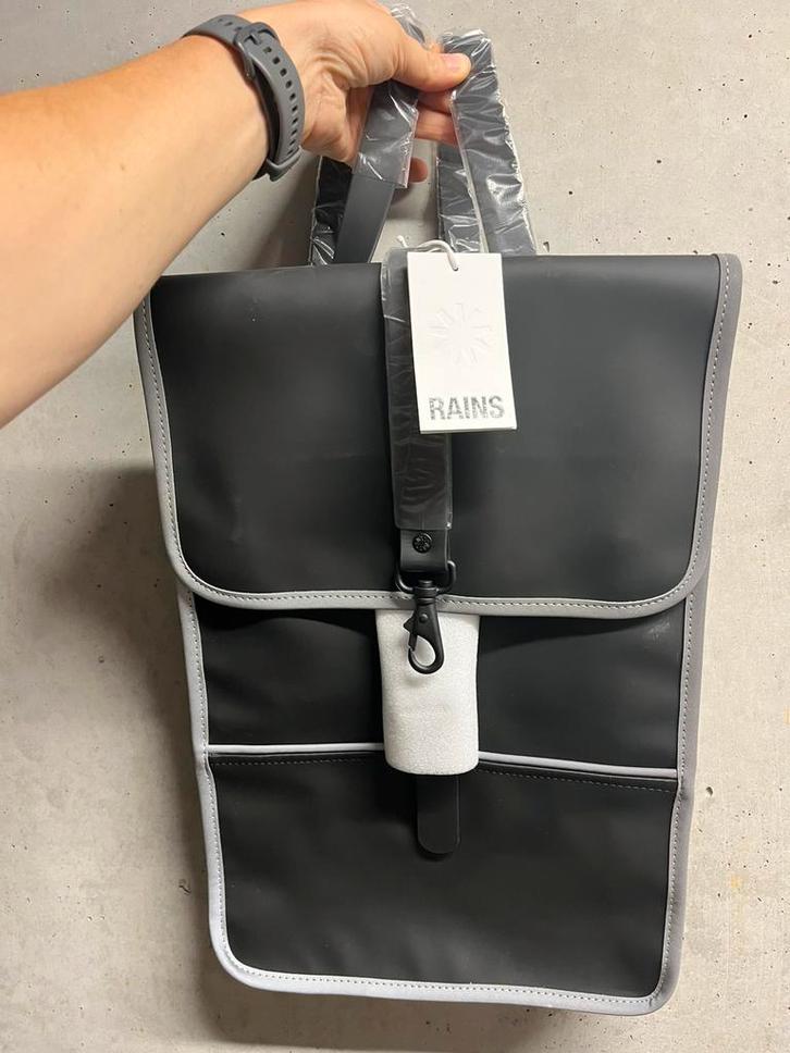 Rains backpack mini Black reflective nieuw waterdicht, Handtassen en Accessoires, Tassen | Sporttassen, Nieuw, Ophalen of Verzenden