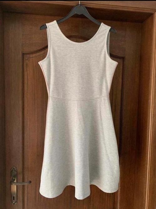 mooi grijs kleedje, merk c&a clockhouse, maat m, Kleding | Dames, Jurken, Gedragen, Maat 38/40 (M), Grijs, Boven de knie, Ophalen of Verzenden
