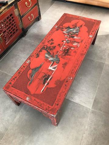 Oude Chinese salontafel, heel mooie tekeningen h 33cm/ br 46