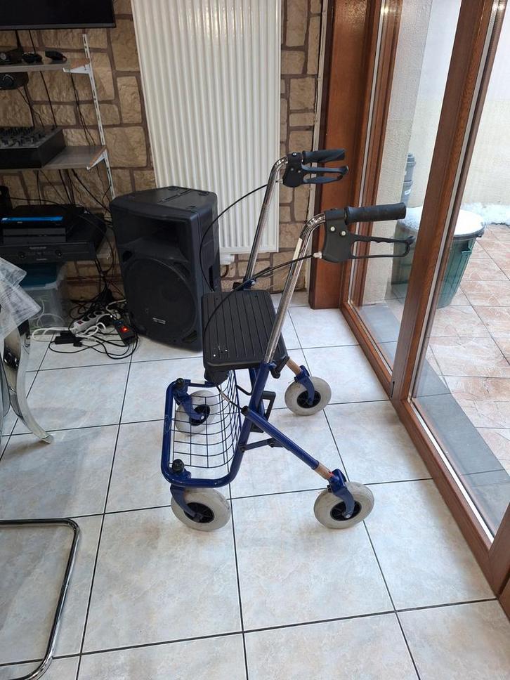 Tribune déambulateur de la marque thuasne en super état, Divers, Déambulateurs, Pliable