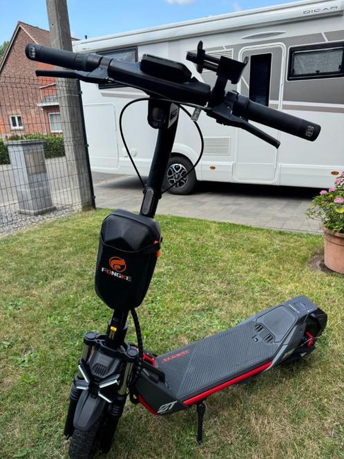 SEGWAY Ninebot ZT3 PRO, Fietsen en Brommers, Steps, Zo goed als nieuw, Elektrische step (E-scooter), Ophalen