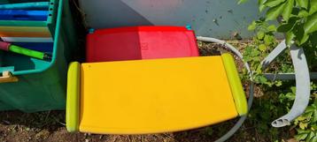 Petit banc qui fait aussi table beschikbaar voor biedingen