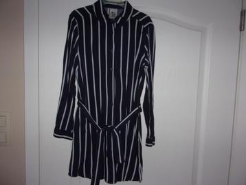 Hemdjurkje. Maat 140. beschikbaar voor biedingen