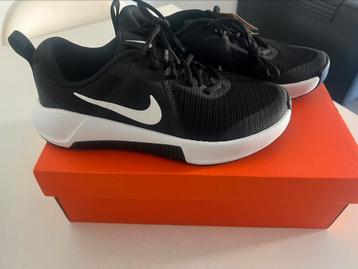 2 x nieuwe Nike maat 40 beschikbaar voor biedingen