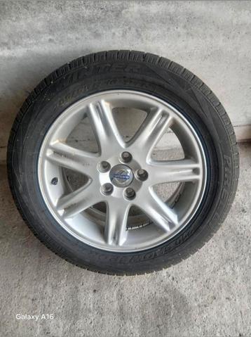 4 winterbanden gemonteerd op originele Volvo merk beschikbaar voor biedingen