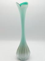 Vintage handgeblazen glazen vaas, wit glas, Ophalen, Zo goed als nieuw, Wit, Glas