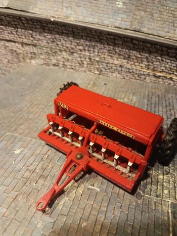 1979 MF 130 Britains zaaimachine beschikbaar voor biedingen