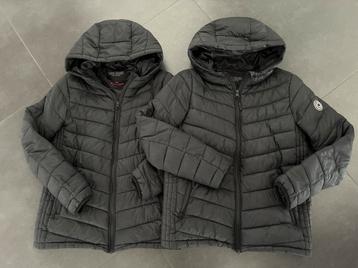 2x zwarte winterjas Cars - maat 164 ( tweeling) beschikbaar voor biedingen