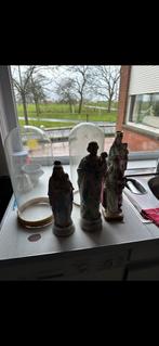 2 glazen globes met beeldjes, Antiek en Kunst, Antiek | Religieuze voorwerpen, Ophalen of Verzenden