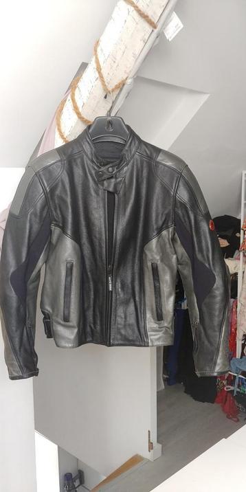 Lederen vest moto Guzzi/Daynese maat 54 (valt klein uit) beschikbaar voor biedingen