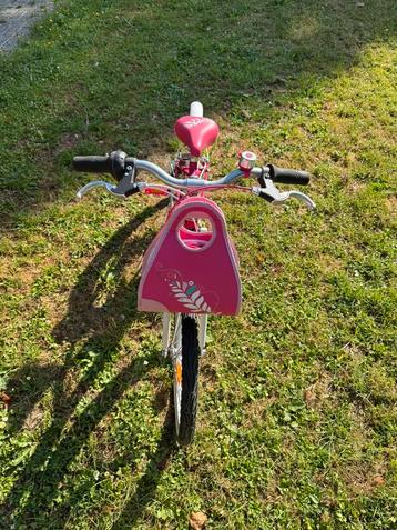 Meisjesfiets btwin als nieuw met afneembaar tasje beschikbaar voor biedingen