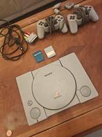 Playstation 1 met 2 controllers 2 memory kaarten en kabels, Games en Spelcomputers, Spelcomputers | Sony PlayStation 1, Ophalen