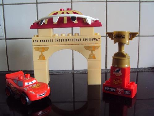 Cars Megabloks Piston Cup *VOLLEDIG*  Ben je klaar om...., Kinderen en Baby's, Speelgoed | Duplo en Lego, Duplo, Ophalen of Verzenden